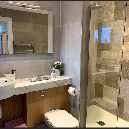 Apartment, Appartement *