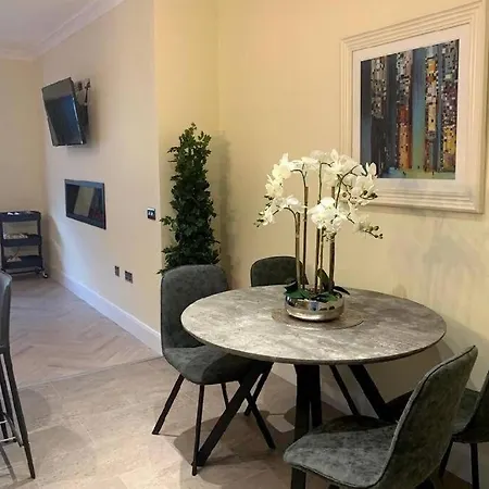 Appartement Apartment, *